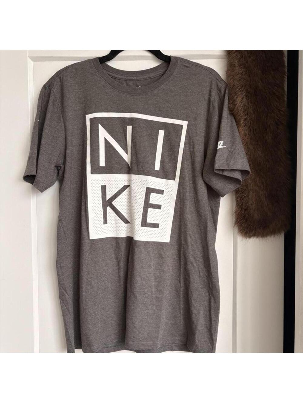 NIKE GREY TSHIRT